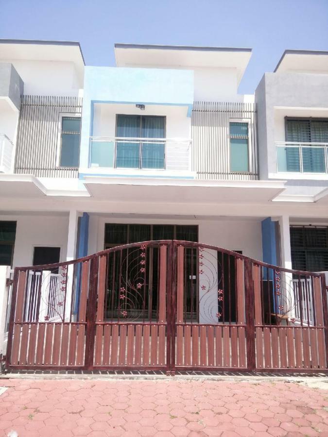 Sky Mirror Homestay Kuala Selangor Exterior photo